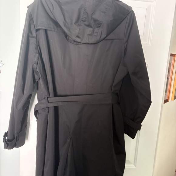 Ladies Michael Kors trench coat - Picture 3 of 3